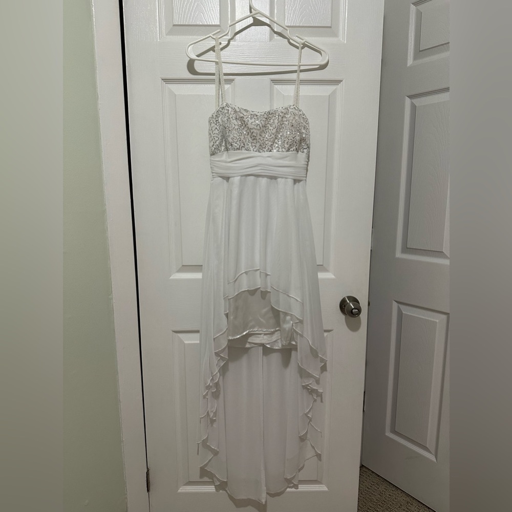 Jolie- White- size 6 Prom/Special Ocassion Dress